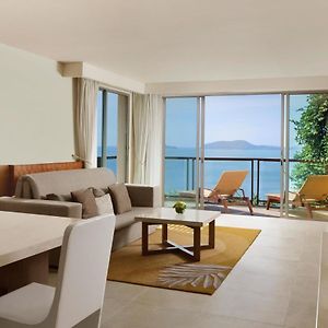 Luxury Oceanfront View 1 Bedroom Larger Suite